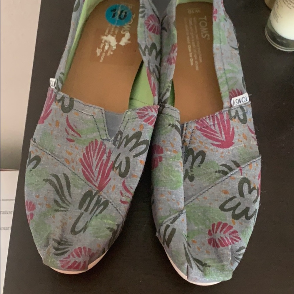 Floral Toms shoes